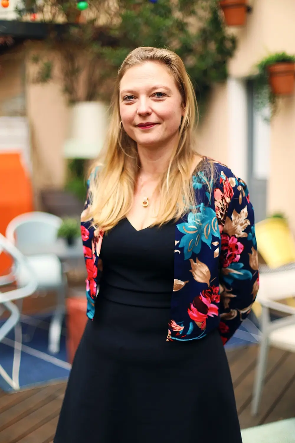 Portrait de participante du séminaire CFE-CGC Manpower à Lyon, capturé par Les FasCinés Production pour un profil LinkedIn.