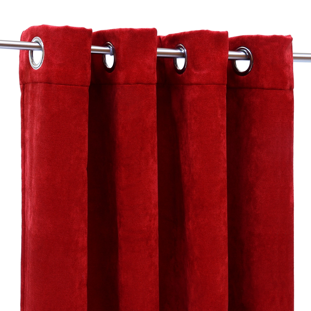 Rideau en velours rouge avec œillets, produit textile photographié pour Mondial Tissu.