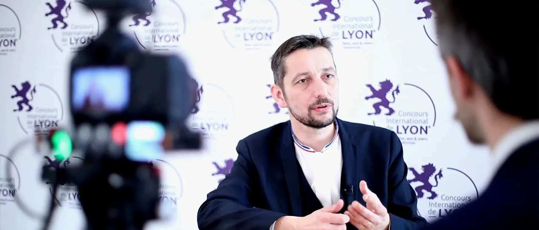 Interview de Laurent Derhé - Meilleur Ouvrier de France Sommelier au Concours International de Lyon Interview de Laurent Derhé, Meilleur Ouvrier de France Sommelier, lors du Concours International de Lyon, enregistrée par l'agence vidéo Les FasCinés Production à Lyon.