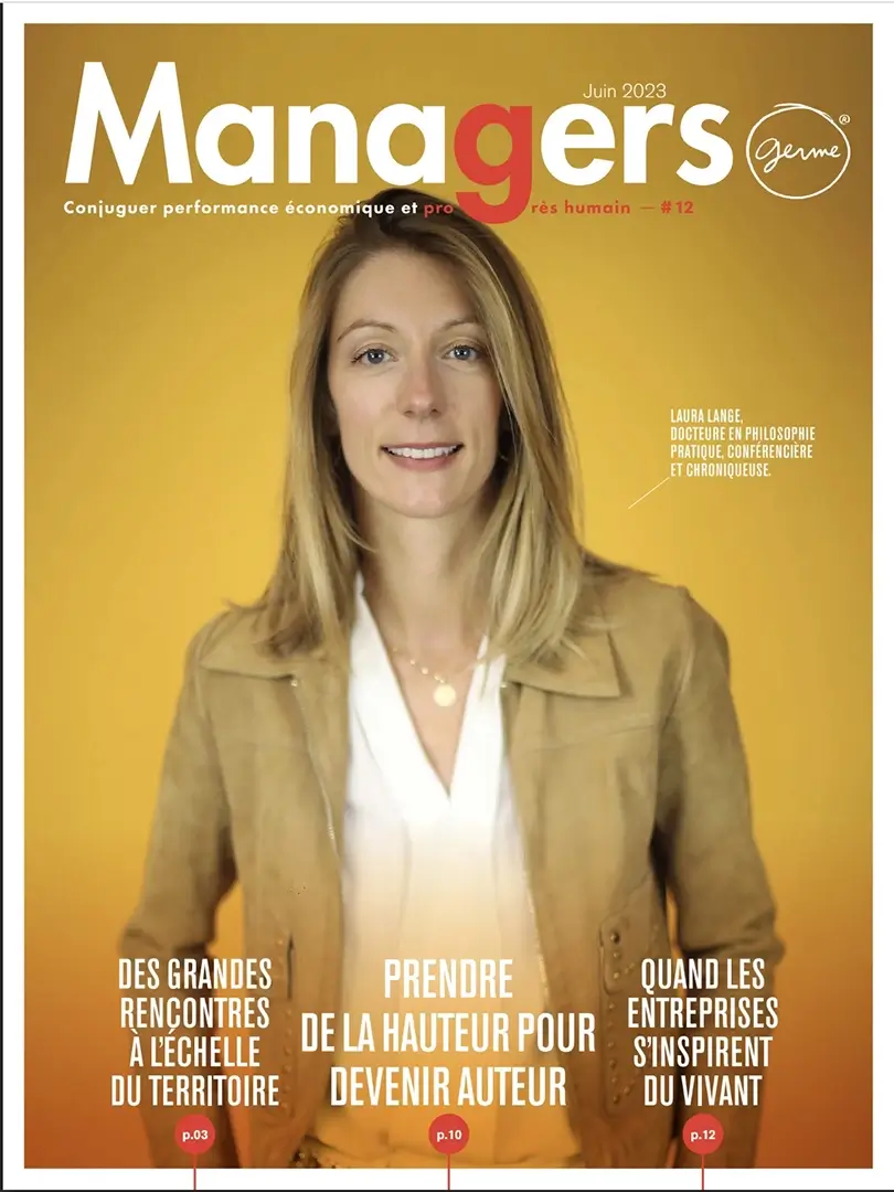Portrait studio de Laura Lange – couverture du magazine Managers Couverture du magazine Managers de juin 2023 présentant un portrait en studio de Laura Lange sur fond jaune.